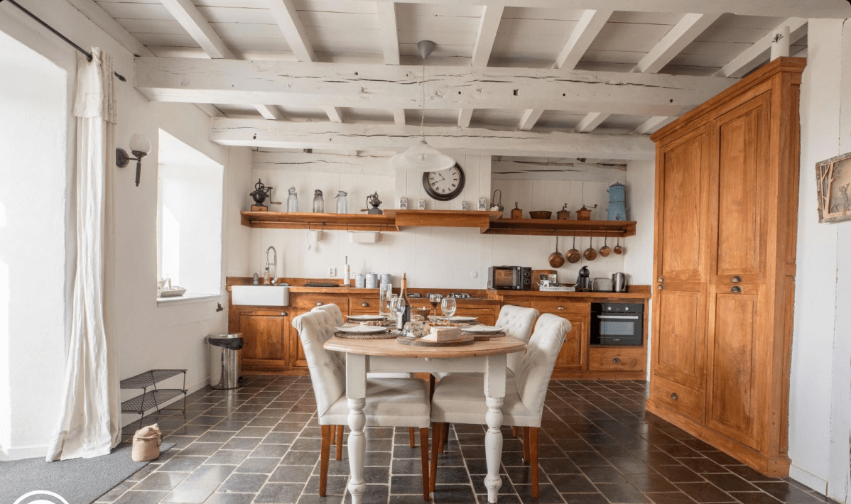 Anémone : coin repas ou table d’hôtes