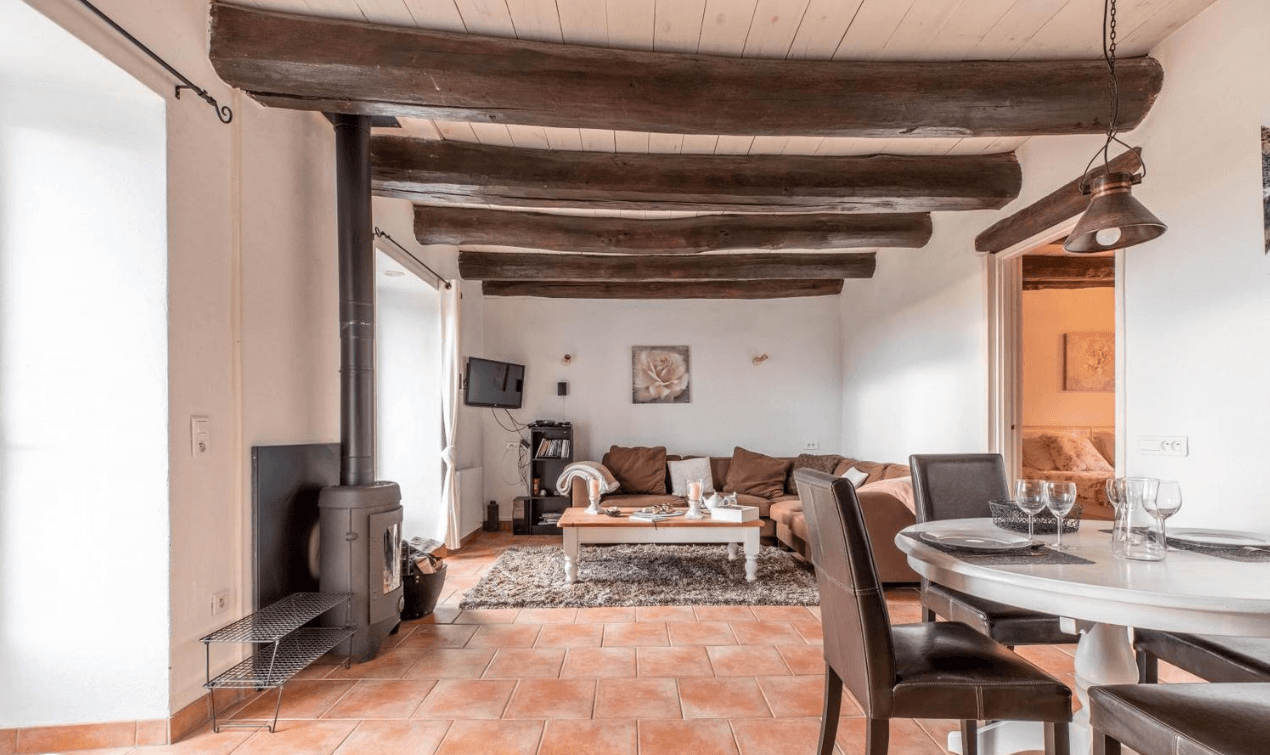 Rose : coin repas convivial