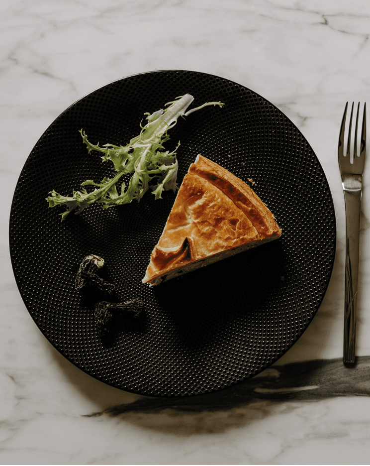 Feuilleté Maison Lassalas et salade verte, repas d’arrivée au gîte